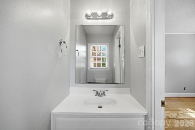 1401 Grovewood Drive, Charlotte, NC 28208