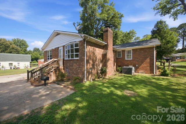1401 Grovewood Drive, Charlotte, NC 28208