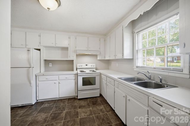 1401 Grovewood Drive, Charlotte, NC 28208