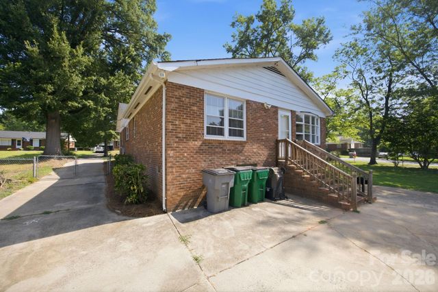 1401 Grovewood Drive, Charlotte, NC 28208