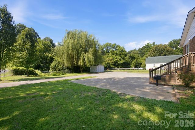1401 Grovewood Drive, Charlotte, NC 28208