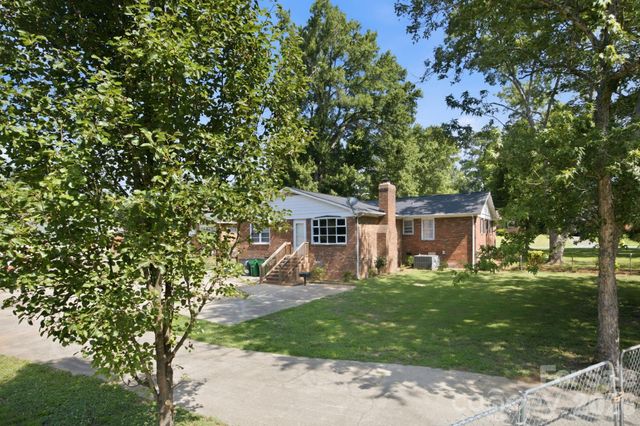 1401 Grovewood Drive, Charlotte, NC 28208