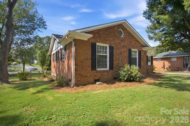 1401 Grovewood Drive, Charlotte, NC 28208