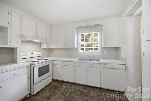 1401 Grovewood Drive, Charlotte, NC 28208