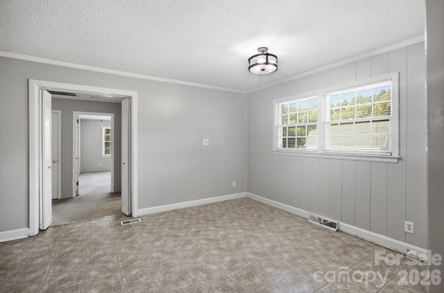 1401 Grovewood Drive, Charlotte, NC 28208