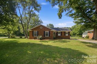 1401 Grovewood Drive, Charlotte, NC 28208