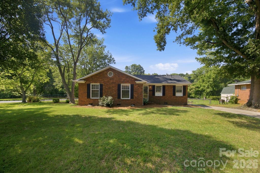 1401 Grovewood Drive, Charlotte, NC 28208