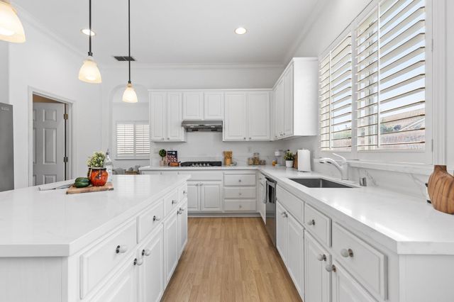 8105 Bauser Ave, Roseville, CA 95747