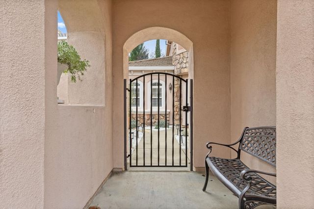 8105 Bauser Ave, Roseville, CA 95747