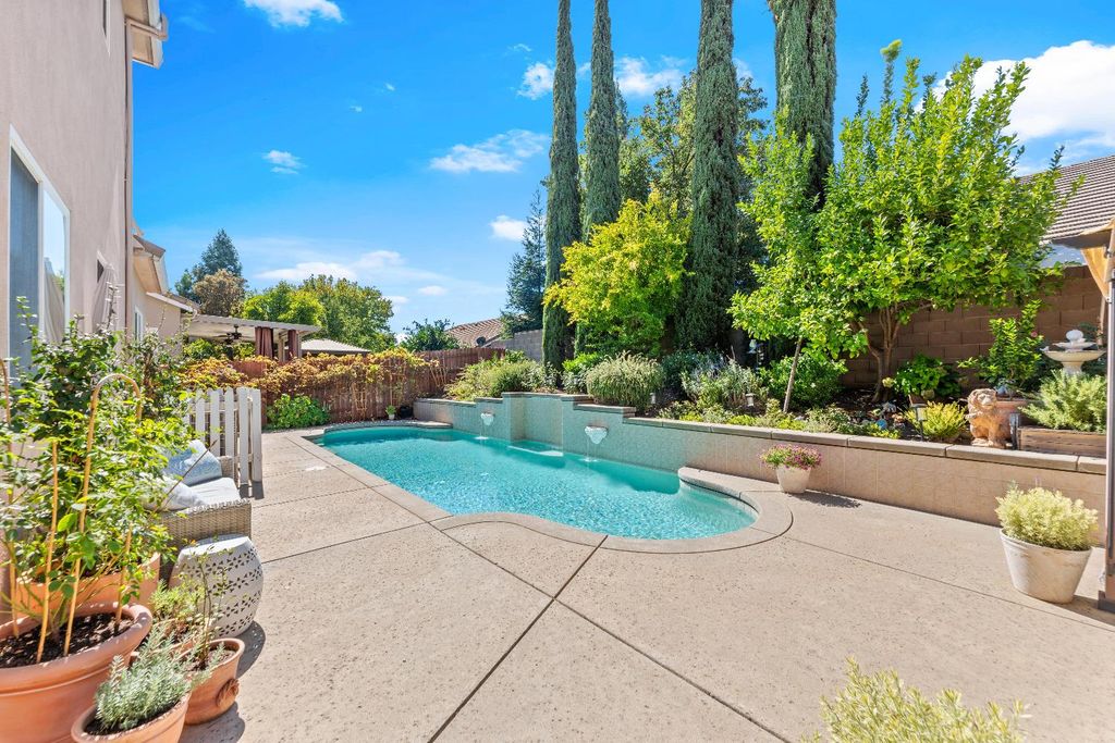 8105 Bauser Ave, Roseville, CA 95747