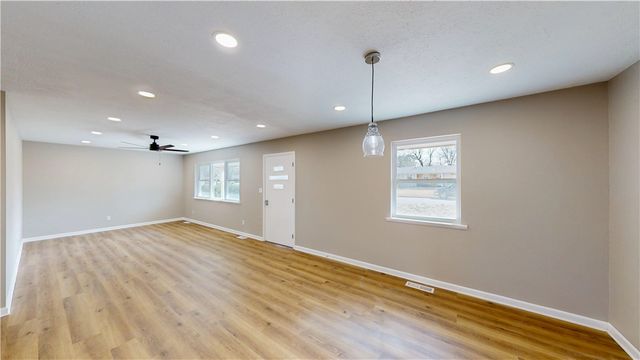 2014 Dee Avenue, Springdale, AR 72762