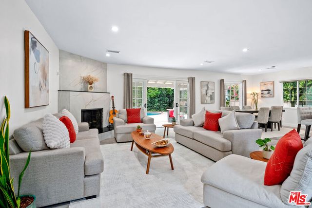 14346 Killion Street, Los Angeles, CA 91401