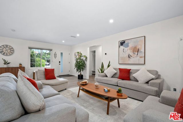 14346 Killion Street, Los Angeles, CA 91401