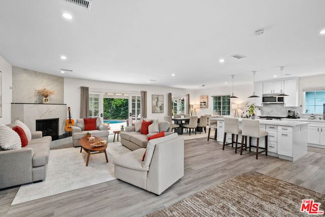 14346 Killion Street, Los Angeles, CA 91401