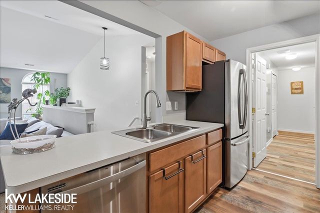 11754 Farmington Road, Livonia, MI 48150
