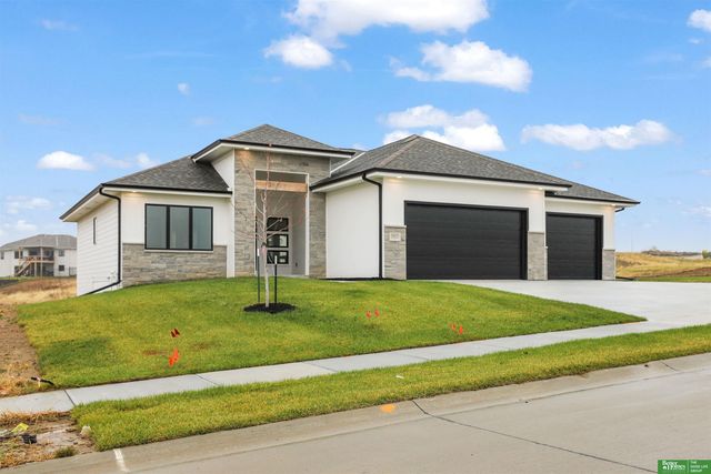 10023 Prospect Street, Papillion, NE 68046