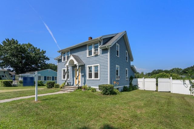 32 Wilmont St, Chicopee, MA 01013
