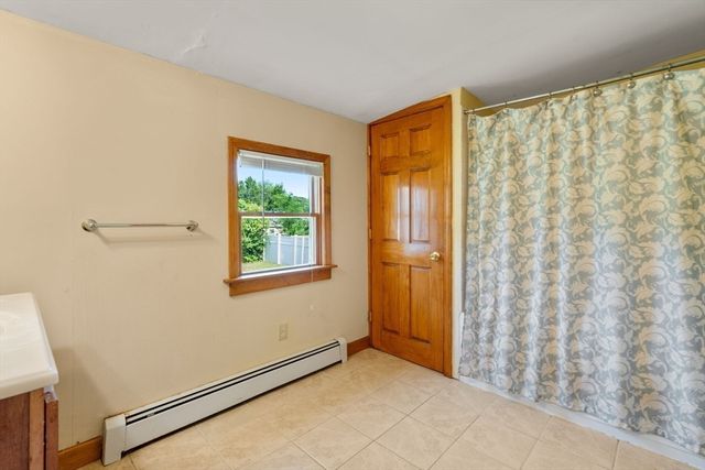 32 Wilmont St, Chicopee, MA 01013