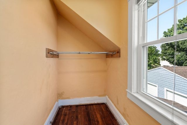 32 Wilmont St, Chicopee, MA 01013