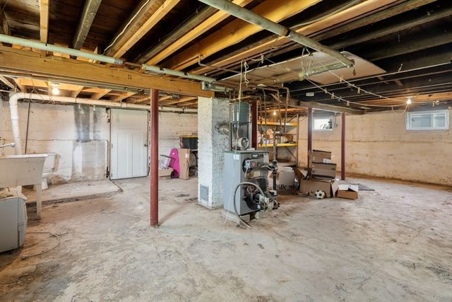 32 Wilmont St, Chicopee, MA 01013