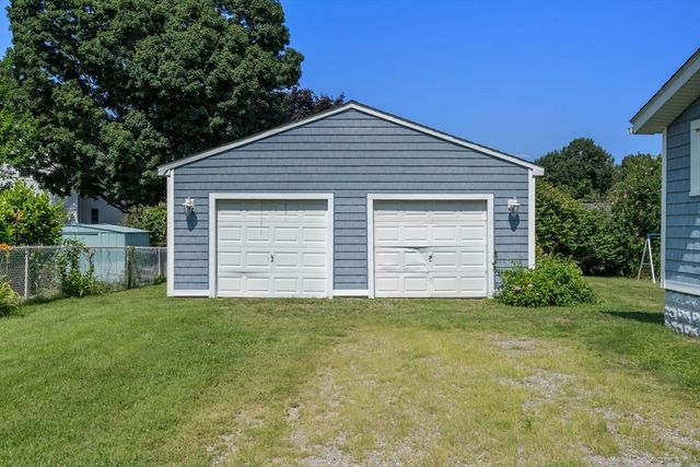32 Wilmont St, Chicopee, MA 01013