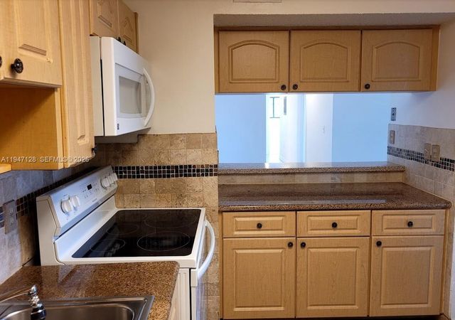 468 NE 206th Ln 202, Miami, FL 33179