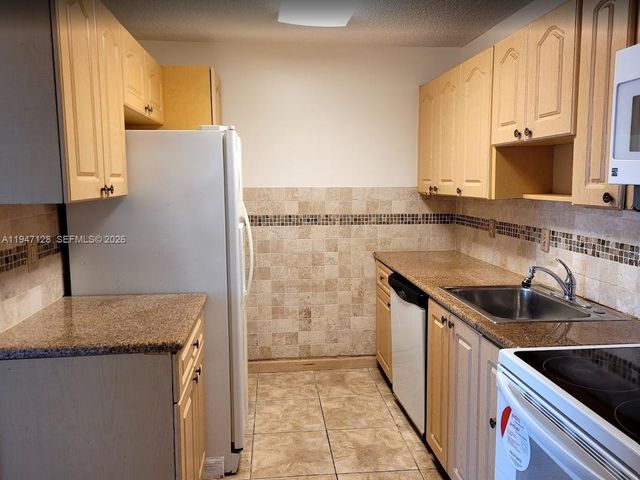 468 NE 206th Ln 202, Miami, FL 33179