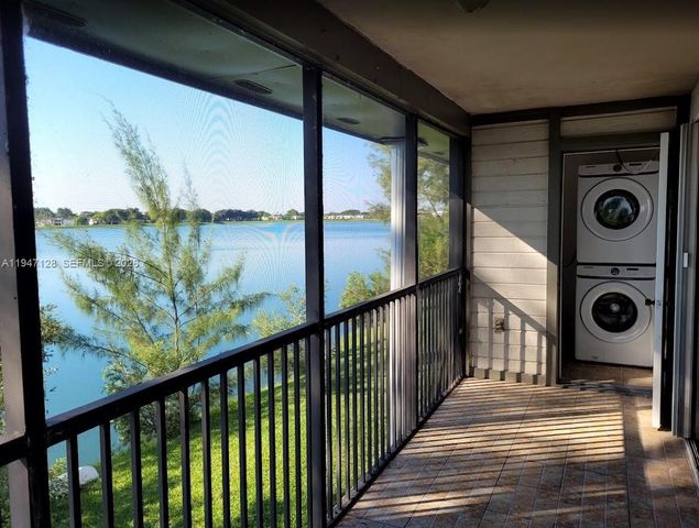 468 NE 206th Ln 202, Miami, FL 33179