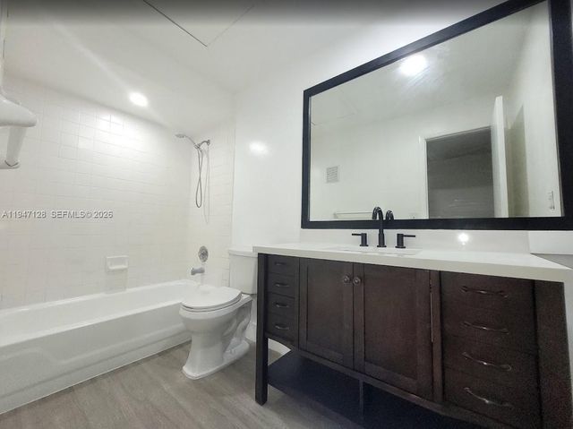 468 NE 206th Ln 202, Miami, FL 33179