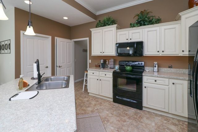 1560 S Bridgewater Way, Mansfield, OH 44906