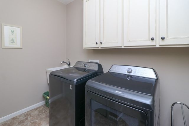 1560 S Bridgewater Way, Mansfield, OH 44906