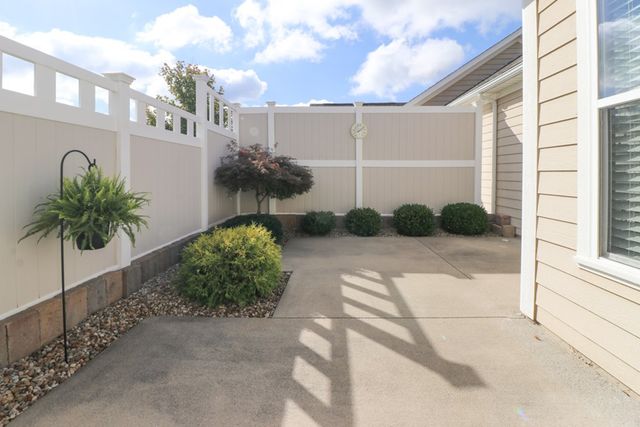 1560 S Bridgewater Way, Mansfield, OH 44906