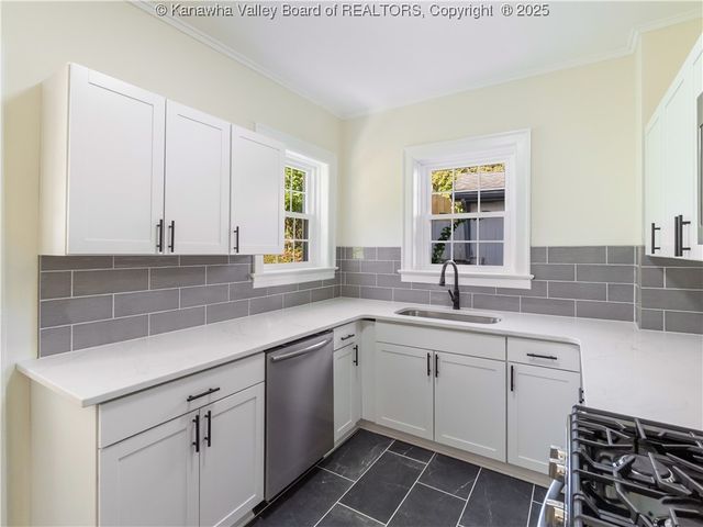 927 Ridgemont Road, Charleston, WV 25314