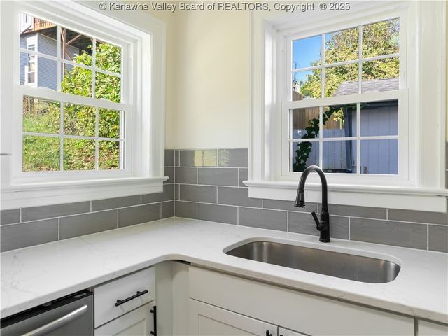 927 Ridgemont Road, Charleston, WV 25314