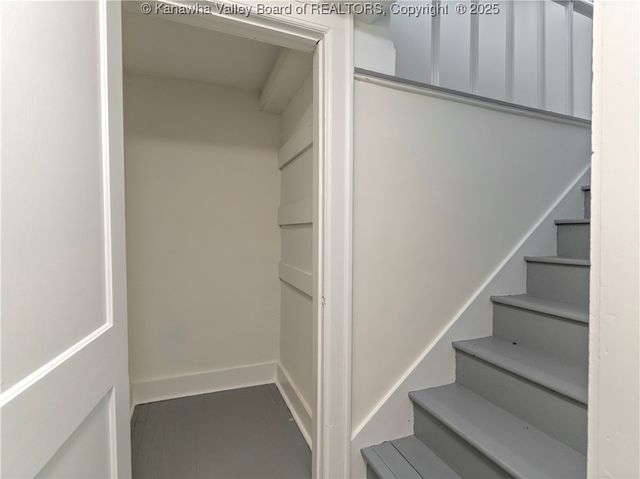 927 Ridgemont Road, Charleston, WV 25314