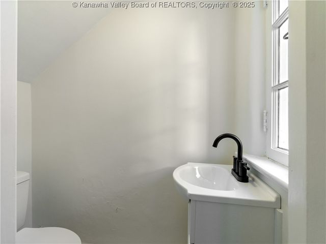 927 Ridgemont Road, Charleston, WV 25314