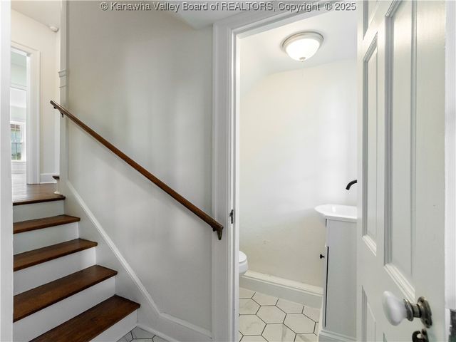 927 Ridgemont Road, Charleston, WV 25314