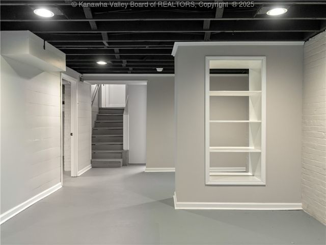 927 Ridgemont Road, Charleston, WV 25314