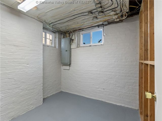 927 Ridgemont Road, Charleston, WV 25314