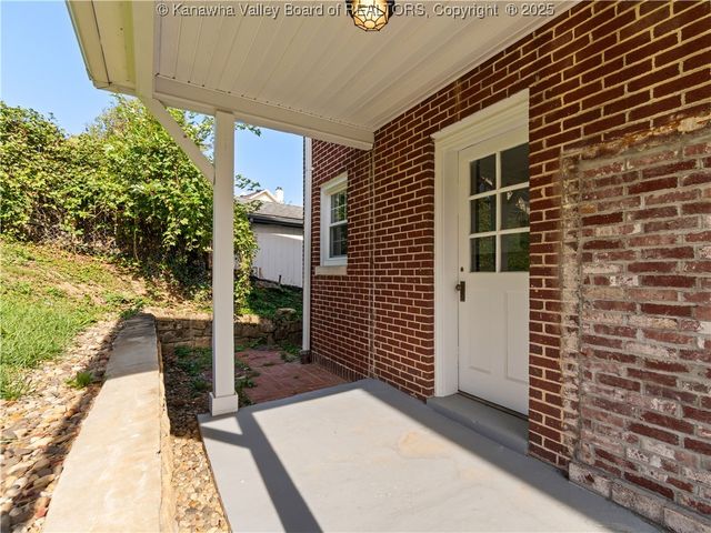 927 Ridgemont Road, Charleston, WV 25314