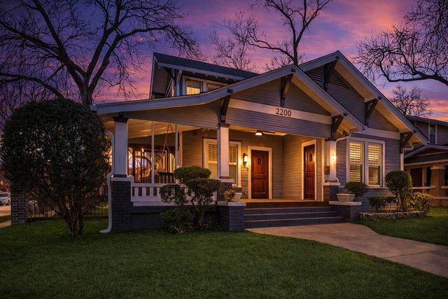 2200 W 10th Street, Dallas, TX 75208