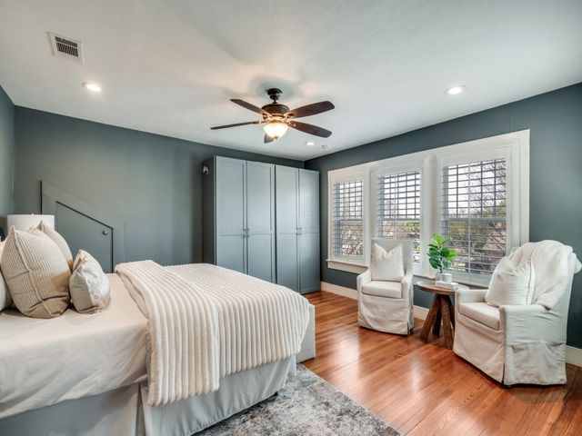 2200 W 10th Street, Dallas, TX 75208