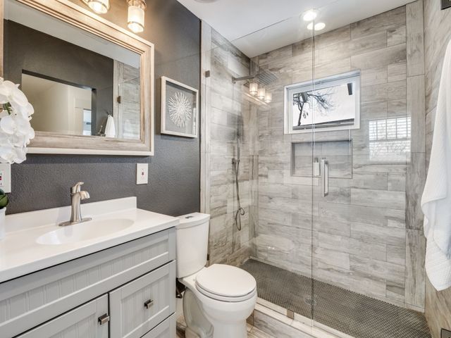 2200 W 10th Street, Dallas, TX 75208