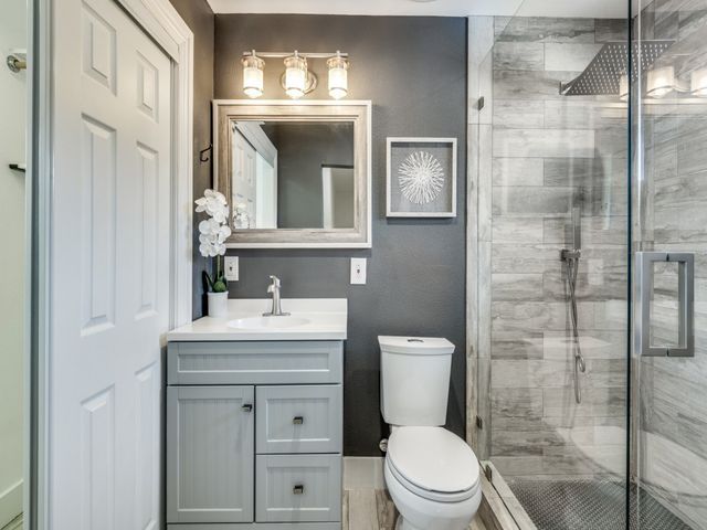 2200 W 10th Street, Dallas, TX 75208