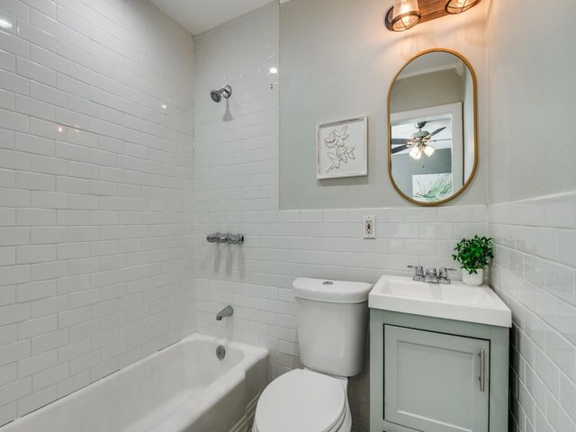 2200 W 10th Street, Dallas, TX 75208