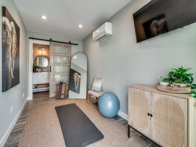 2200 W 10th Street, Dallas, TX 75208