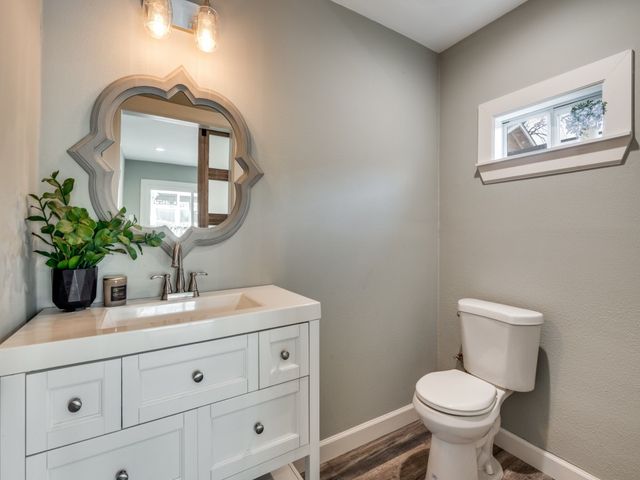 2200 W 10th Street, Dallas, TX 75208