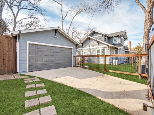 2200 W 10th Street, Dallas, TX 75208