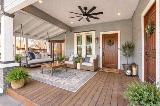 2200 W 10th Street, Dallas, TX 75208