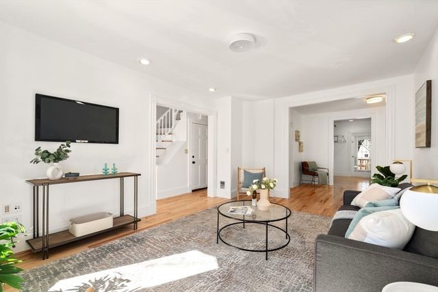 221 Highland Ave. 2, Somerville, MA 02143